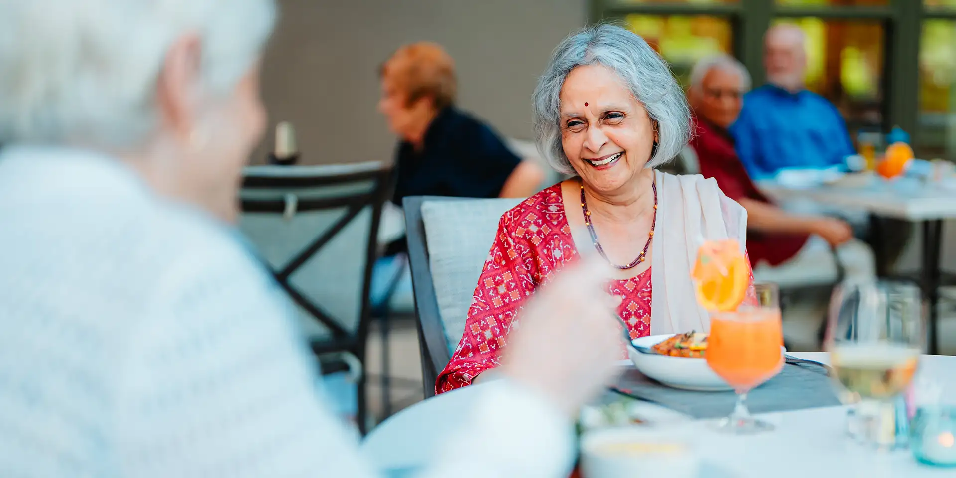 Canterbury Court residents enjoying time dining together on the amenities deck at The Grille